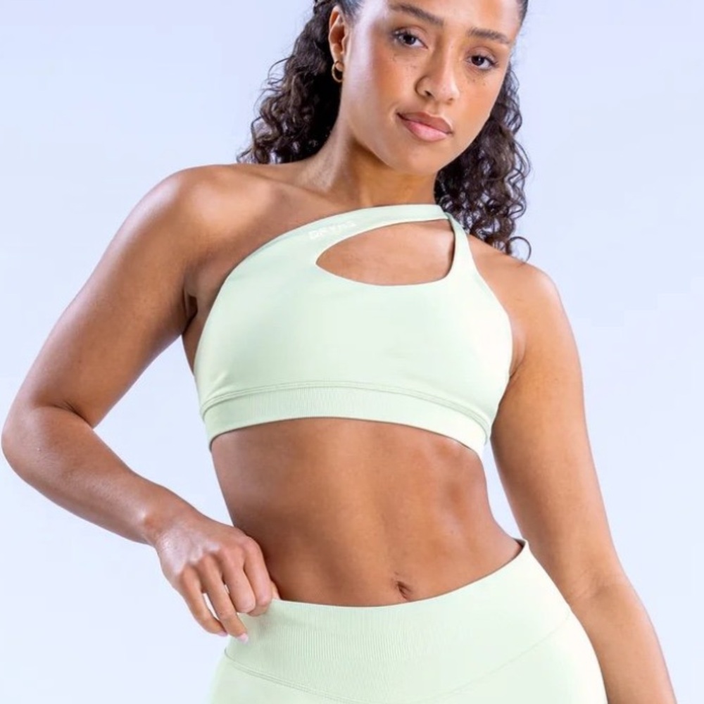 Dfyne Impact Shorts and sports bra New Palm Sz M